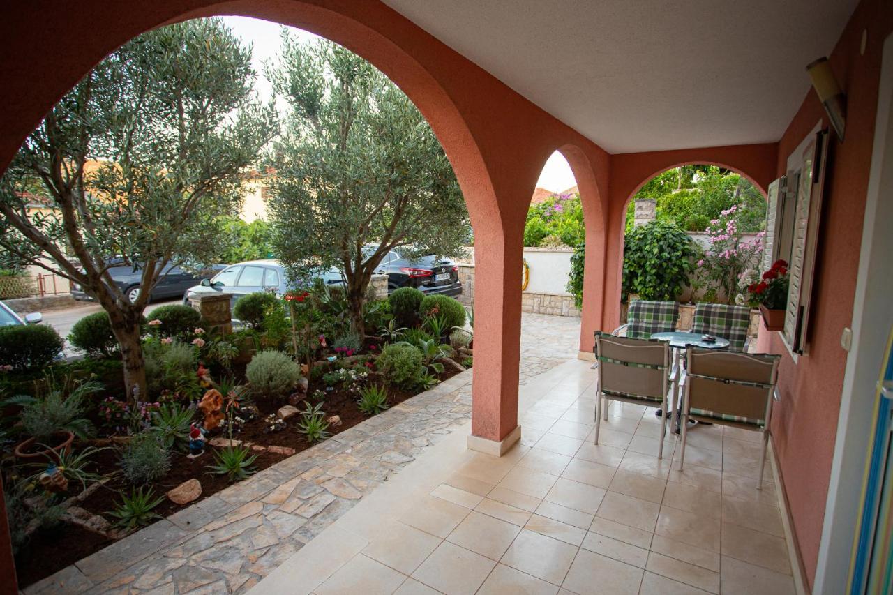 Apartments Ljubo Stari Grad  Exterior photo